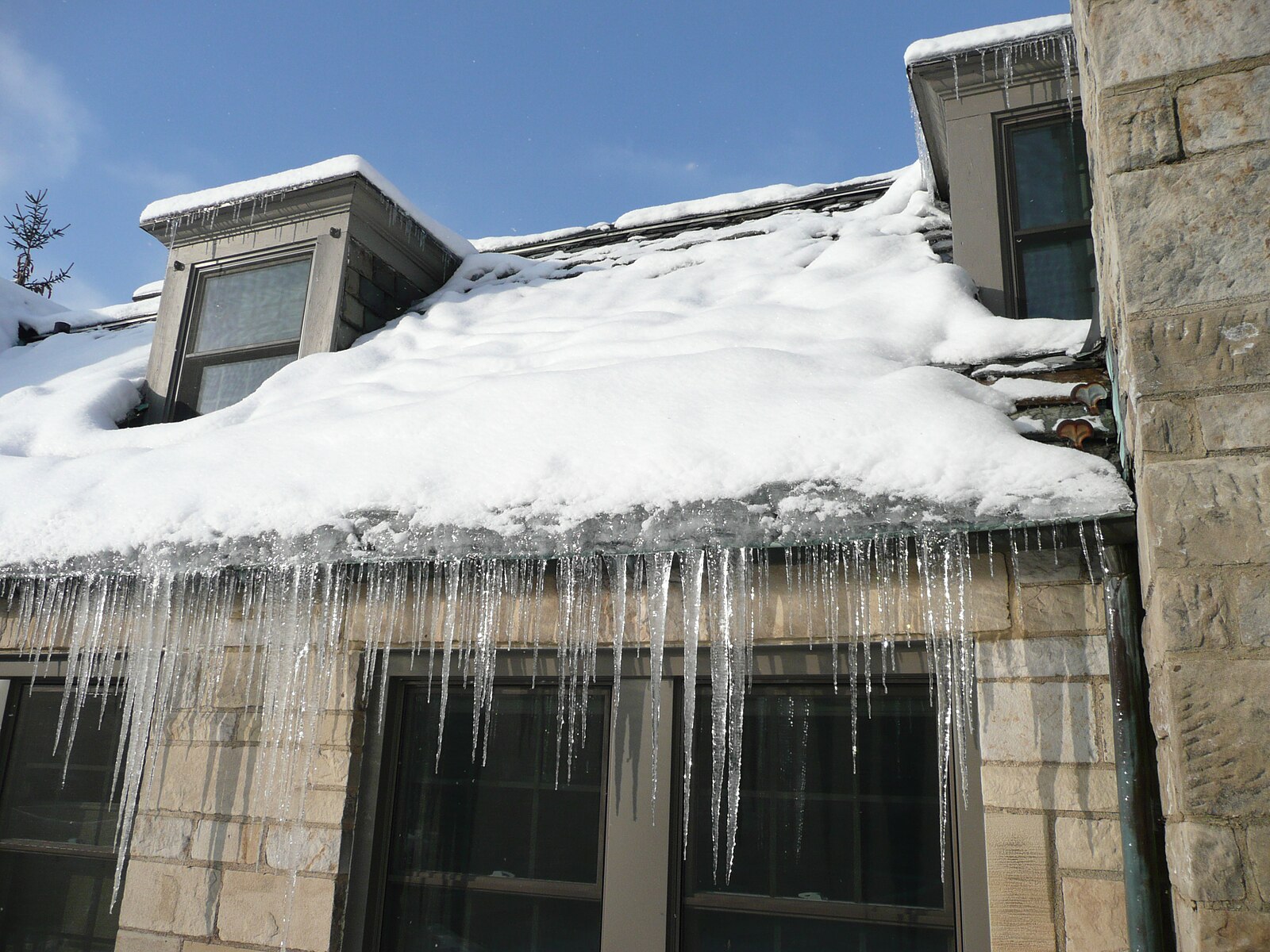 Ice Dams on Your Sudbury Roof